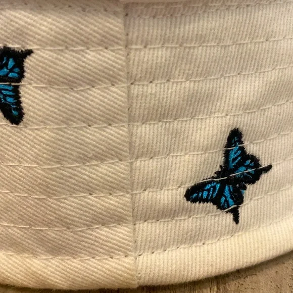 (GOOD CONDITION) Forever 21 girls bucket hat w/blue butterflies 🦋!! (One size) - Picture 7 of 16